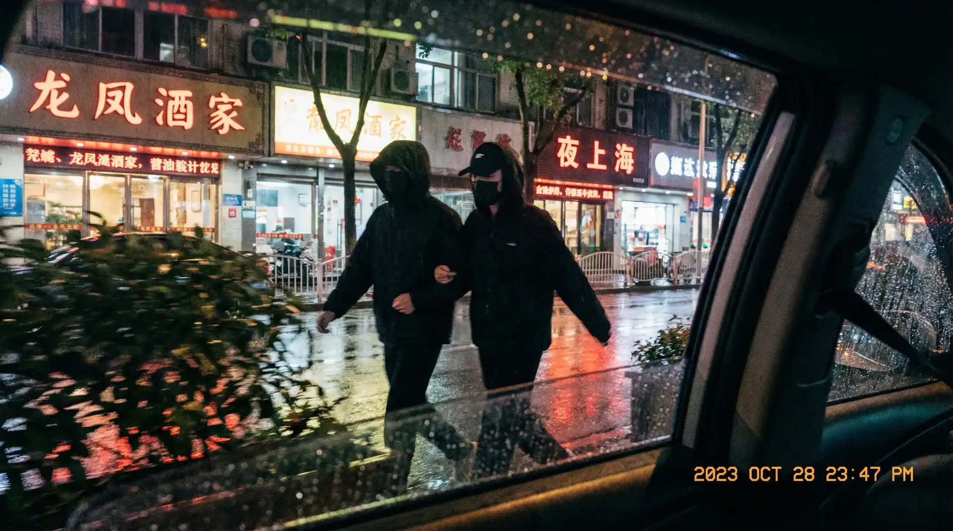 akgk701国产 - 顶流明星深夜密会现场抓拍照片
